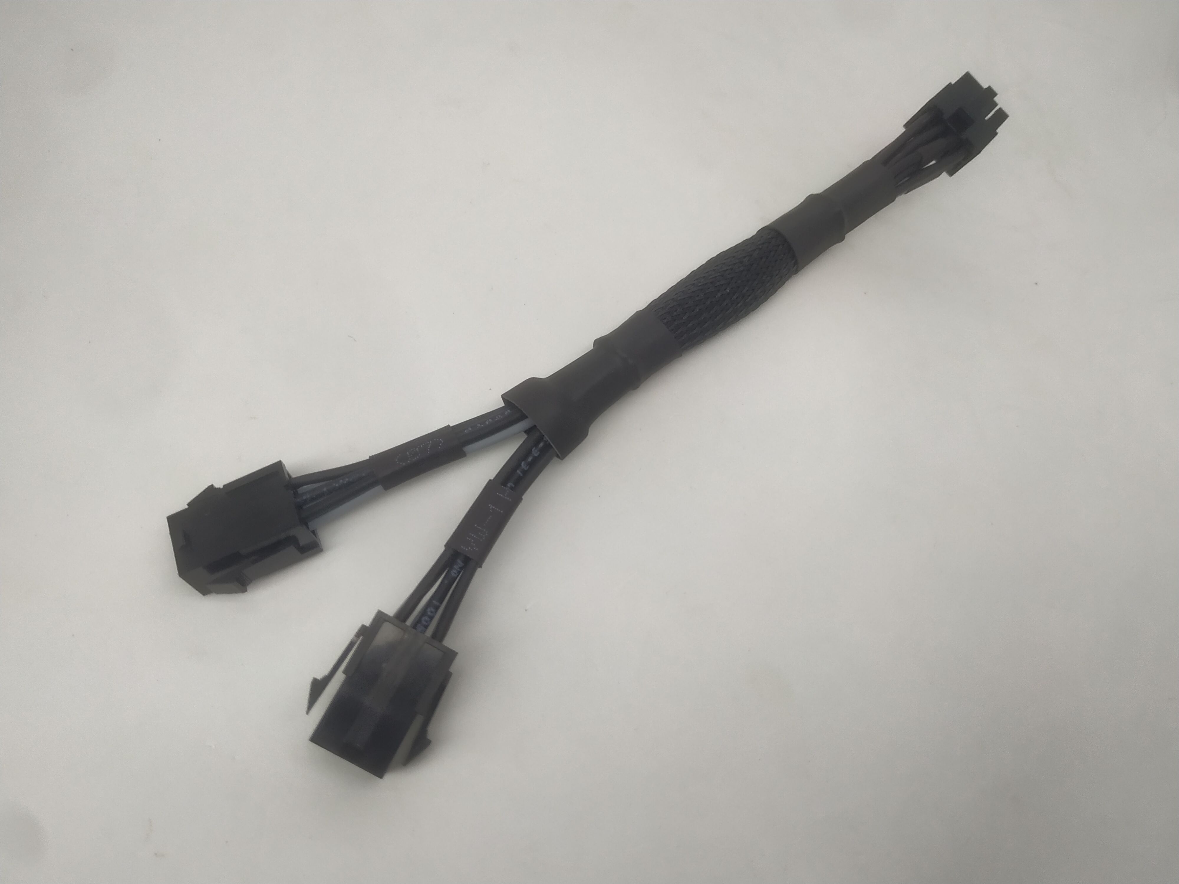 PCI-e%20to%20PCI-e%20Power%20Kablosu%20(2x%20PCI-e%206%20pin%20to%201x%20PCI-e%208%20pin)